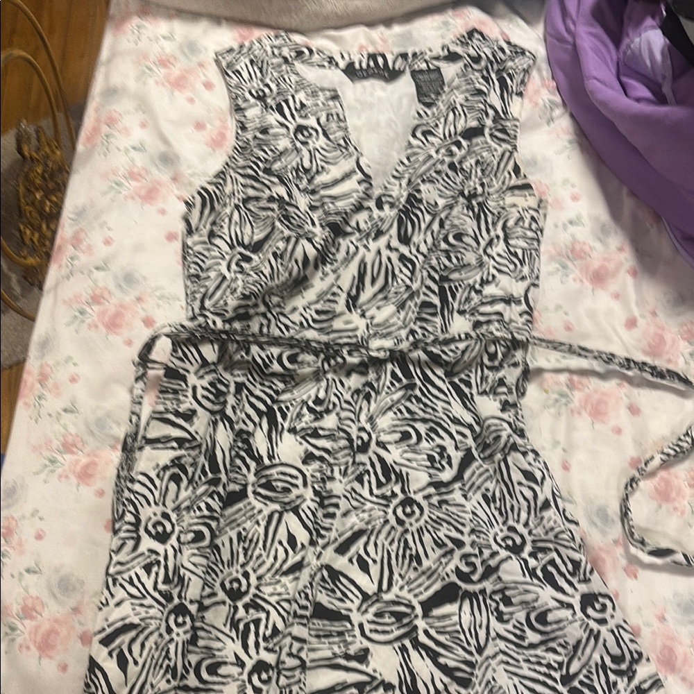 Black and White Patterned Sleeveless Dress